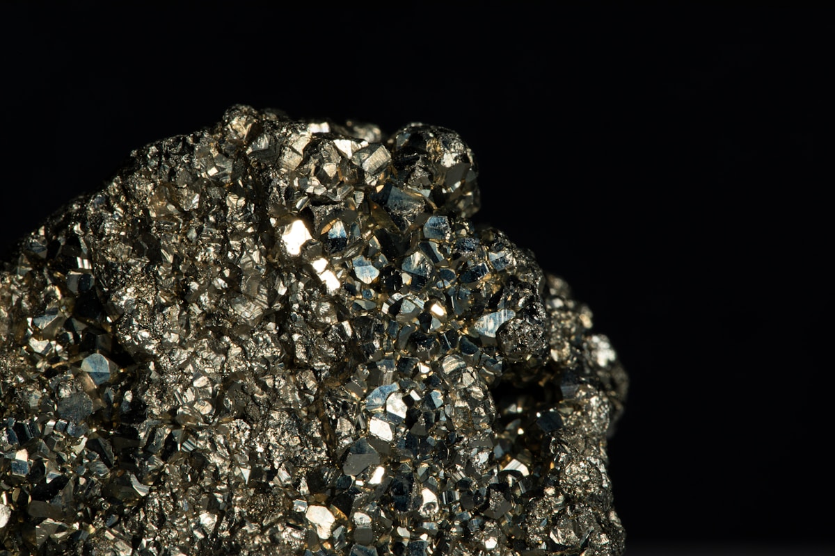 Gold-bearing ore under spotlight